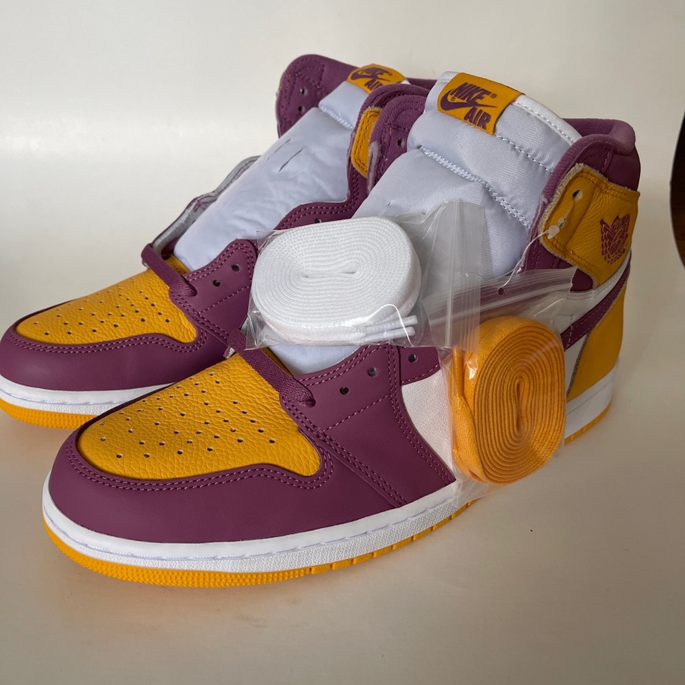 Jordan 1 Retro High Brotherhood M11